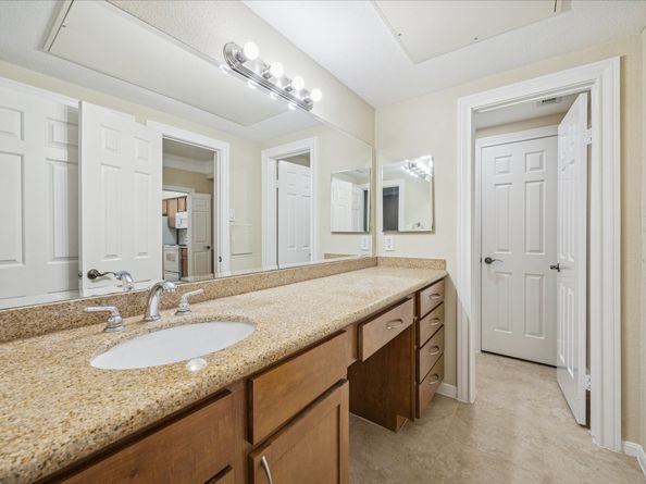 2700 Revere St 142, Houston TX 77098