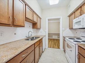 2700 Revere St 142, Houston TX 77098