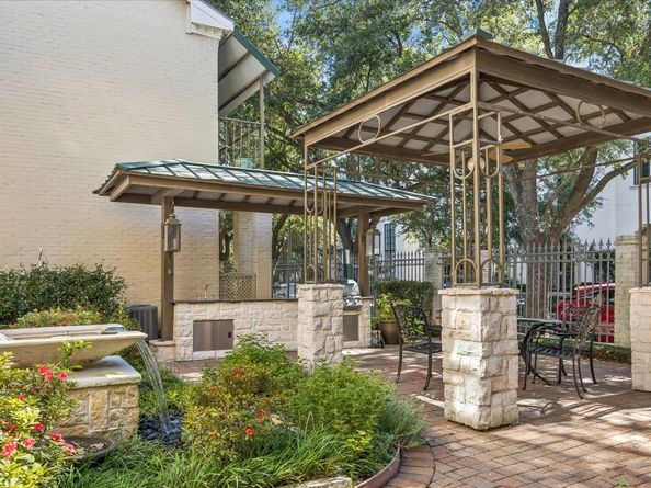 2700 Revere St 142, Houston TX 77098