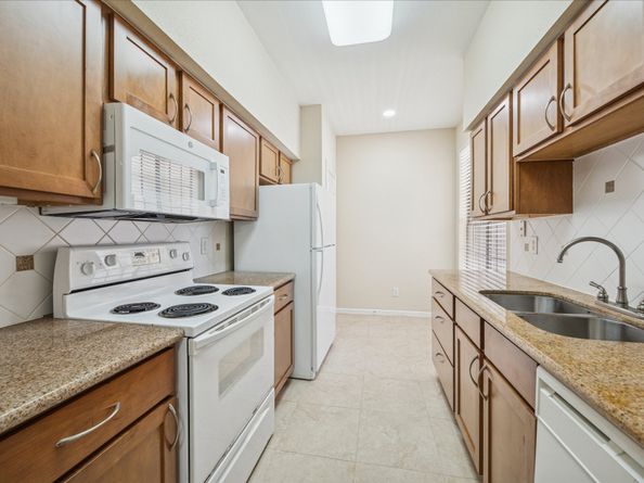 2700 Revere St 142, Houston TX 77098