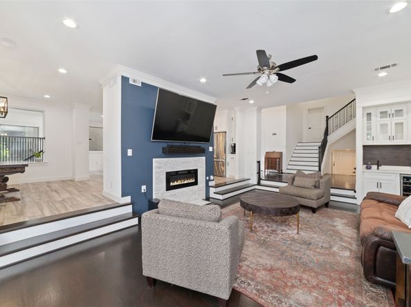 22 Sugarberry Circle, Houston TX 77024