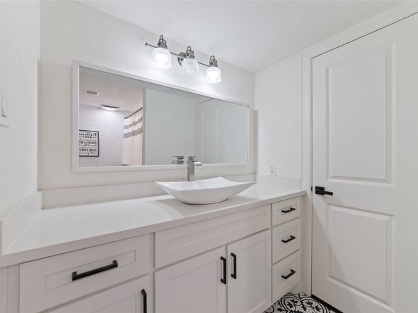 22 Sugarberry Circle, Houston TX 77024