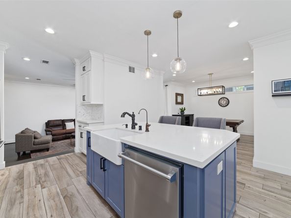 22 Sugarberry Circle, Houston TX 77024