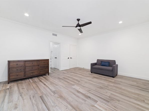 22 Sugarberry Circle, Houston TX 77024