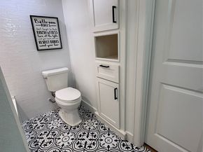 22 Sugarberry Circle, Houston TX 77024