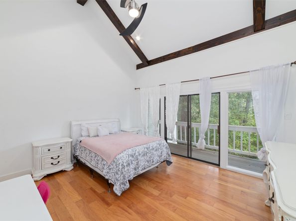 22 Sugarberry Circle, Houston TX 77024