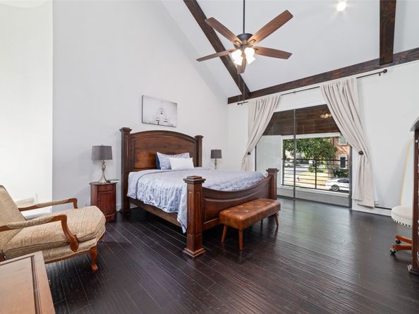 22 Sugarberry Circle, Houston TX 77024