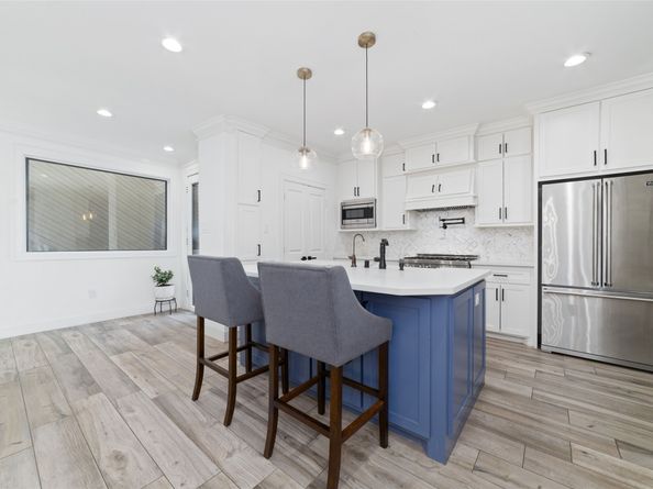 22 Sugarberry Circle, Houston TX 77024