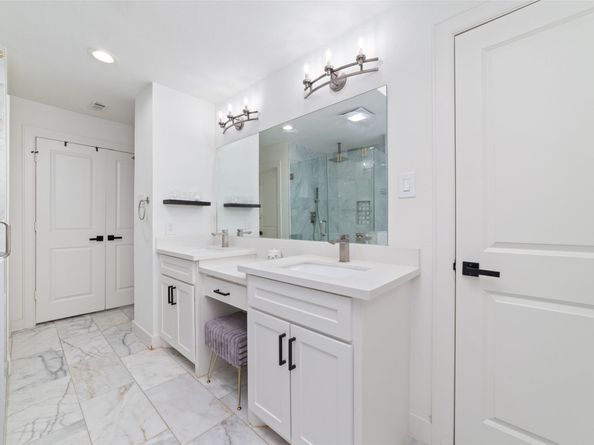 22 Sugarberry Circle, Houston TX 77024