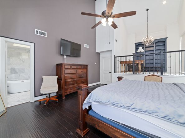 22 Sugarberry Circle, Houston TX 77024