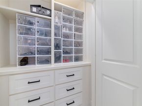 22 Sugarberry Circle, Houston TX 77024