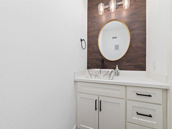 22 Sugarberry Circle, Houston TX 77024