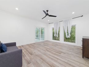 22 Sugarberry Circle, Houston TX 77024