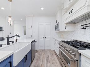 22 Sugarberry Circle, Houston TX 77024