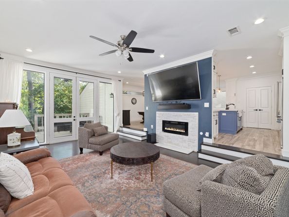 22 Sugarberry Circle, Houston TX 77024