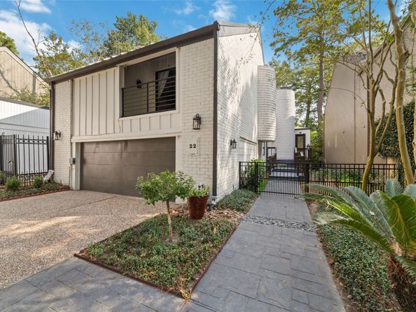 22 Sugarberry Circle, Houston TX 77024