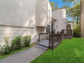 22 Sugarberry Circle, Houston TX 77024