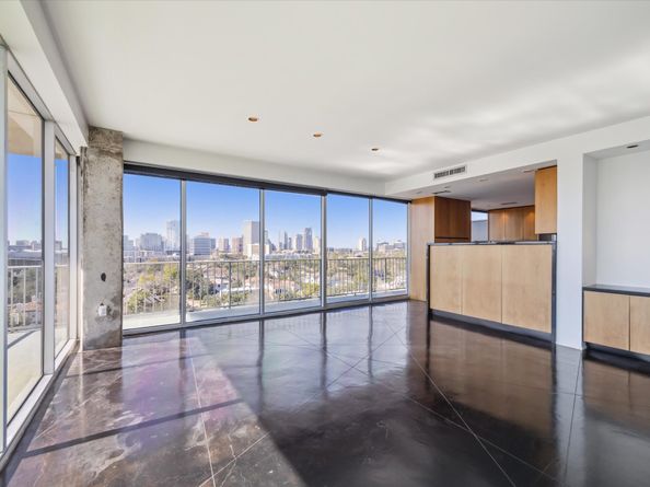 2200 Willowick Road 11C, Houston TX 77027