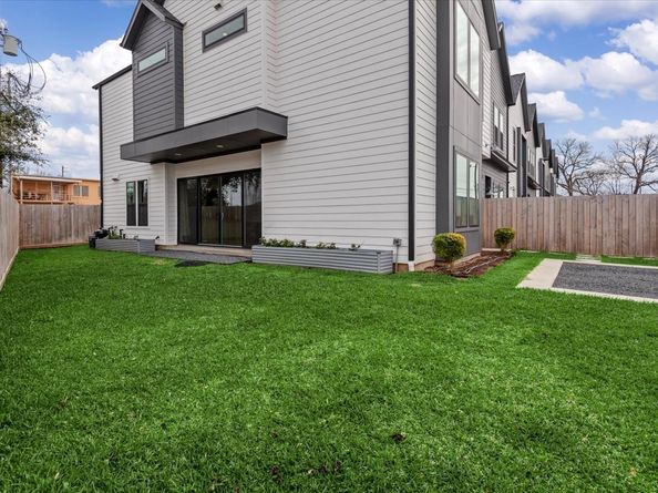 5203 Texas Street, Houston TX 77011