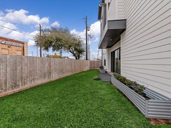 5203 Texas Street, Houston TX 77011