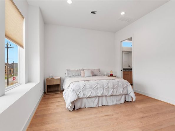 5203 Texas Street, Houston TX 77011