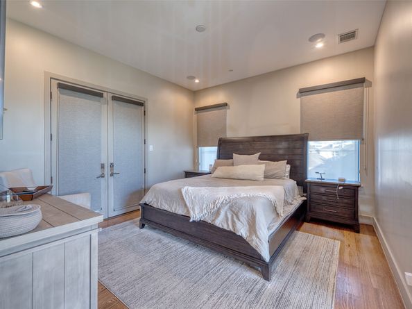 5521 Kiam Street, Houston TX 77007