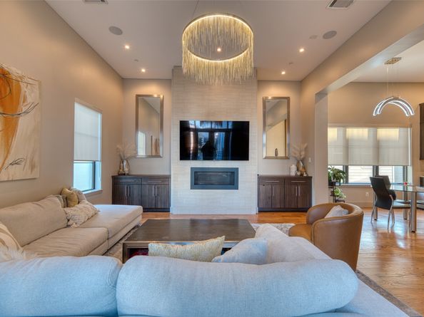 5521 Kiam Street, Houston TX 77007