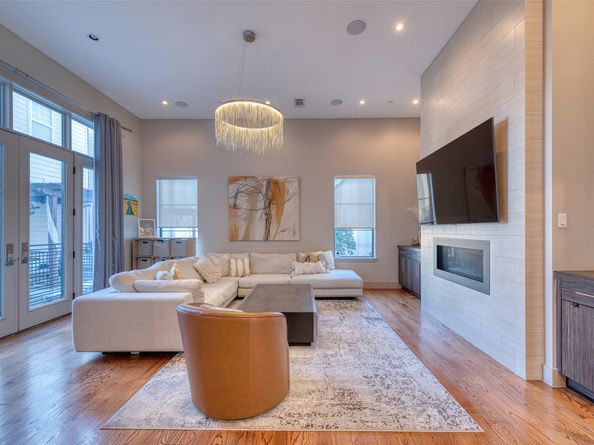 5521 Kiam Street, Houston TX 77007