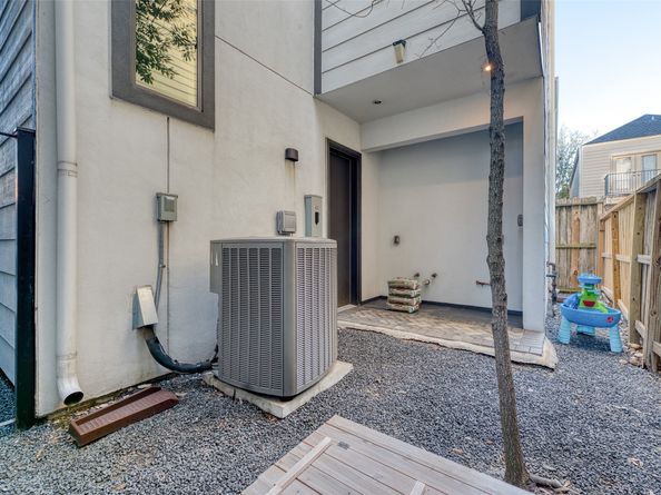 5521 Kiam Street, Houston TX 77007