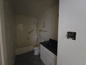 6106 W Airport Boulevard 18, Houston TX 77035