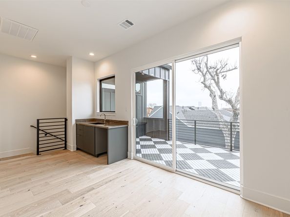 1104 W 9th Street, Houston TX 77007