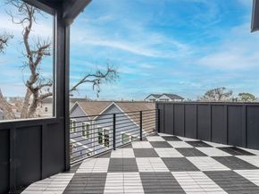 1104 W 9th Street, Houston TX 77007