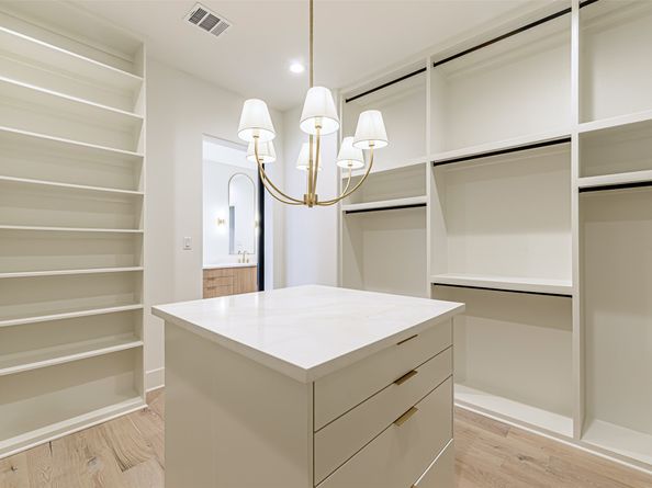 1104 W 9th Street, Houston TX 77007