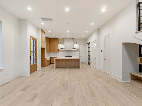 1104 W 9th Street, Houston TX 77007