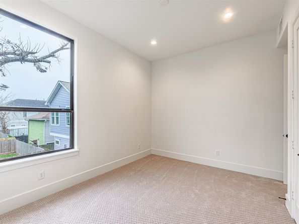 1104 W 9th Street, Houston TX 77007