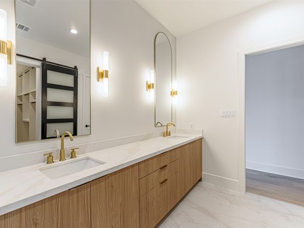 1104 W 9th Street, Houston TX 77007