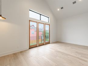 1104 W 9th Street, Houston TX 77007