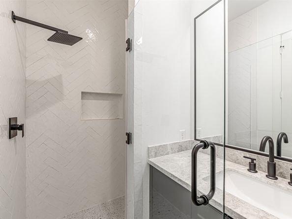 1104 W 9th Street, Houston TX 77007