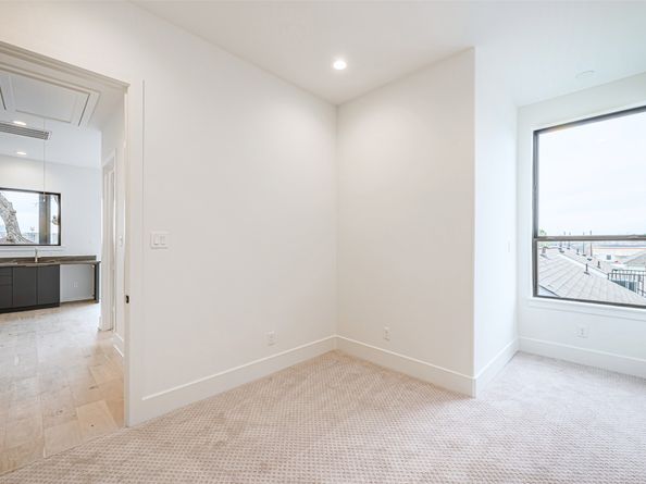 1104 W 9th Street, Houston TX 77007