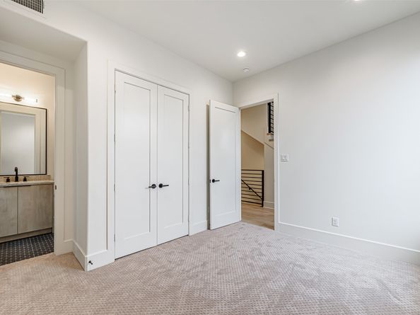 1104 W 9th Street, Houston TX 77007