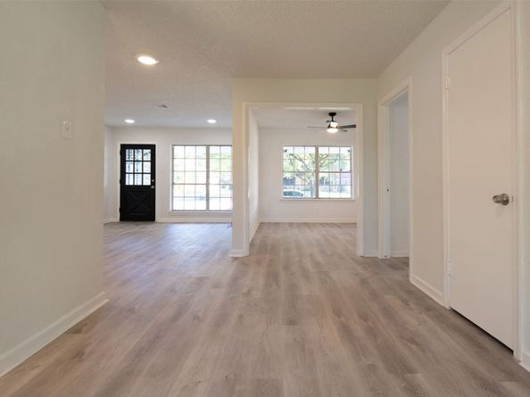 10221 Bretton Drive, Houston TX 77016