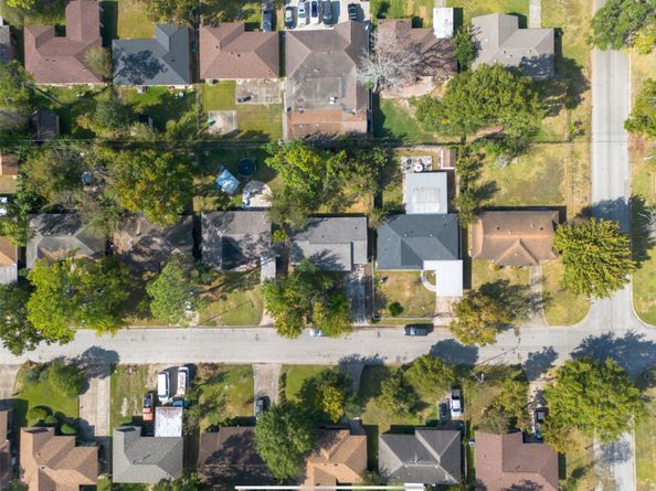 10221 Bretton Drive, Houston TX 77016