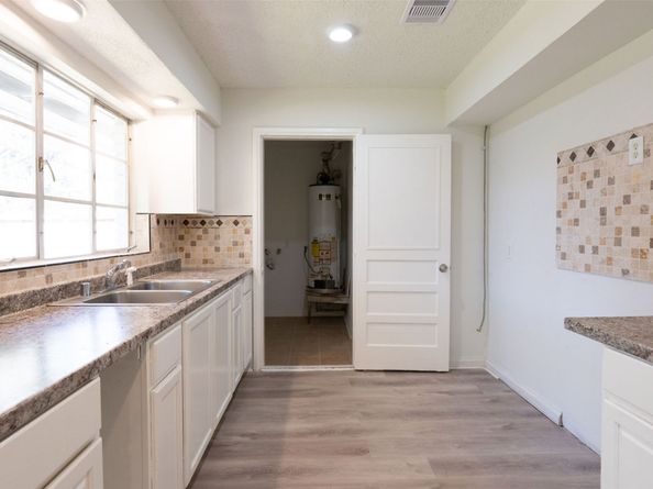 10221 Bretton Drive, Houston TX 77016