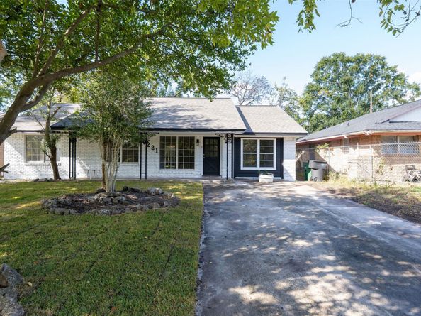 10221 Bretton Drive, Houston TX 77016