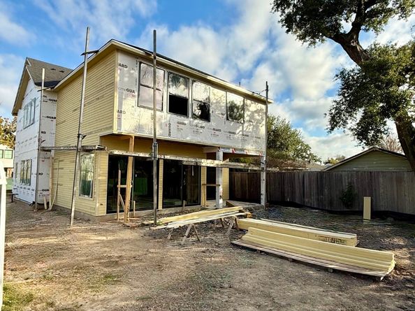 902 E 25TH Street, Houston TX 77009