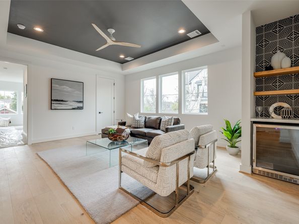 902 E 25TH Street, Houston TX 77009