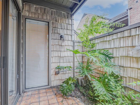 2829 Timmons Lane 167, Houston TX 77027