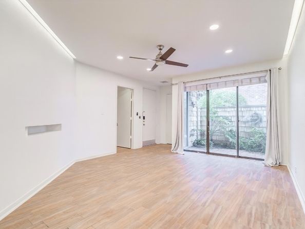 2829 Timmons Lane 167, Houston TX 77027