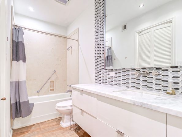 2829 Timmons Lane 167, Houston TX 77027