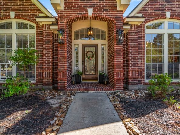 2 Quiet Oak Drive, The Woodlands TX 77381